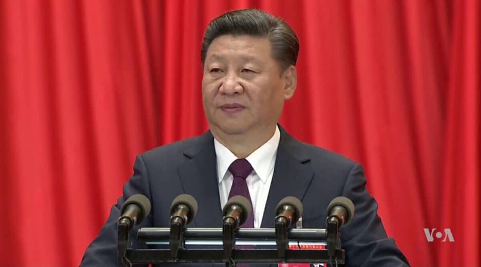 Xi Jinping vor rotem Vorhang