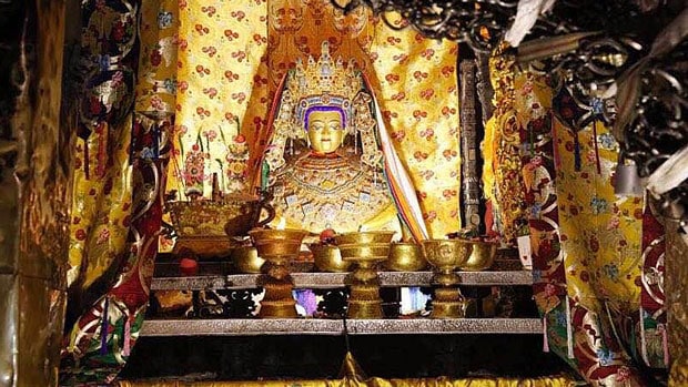 Altar im Jokhang Tempel