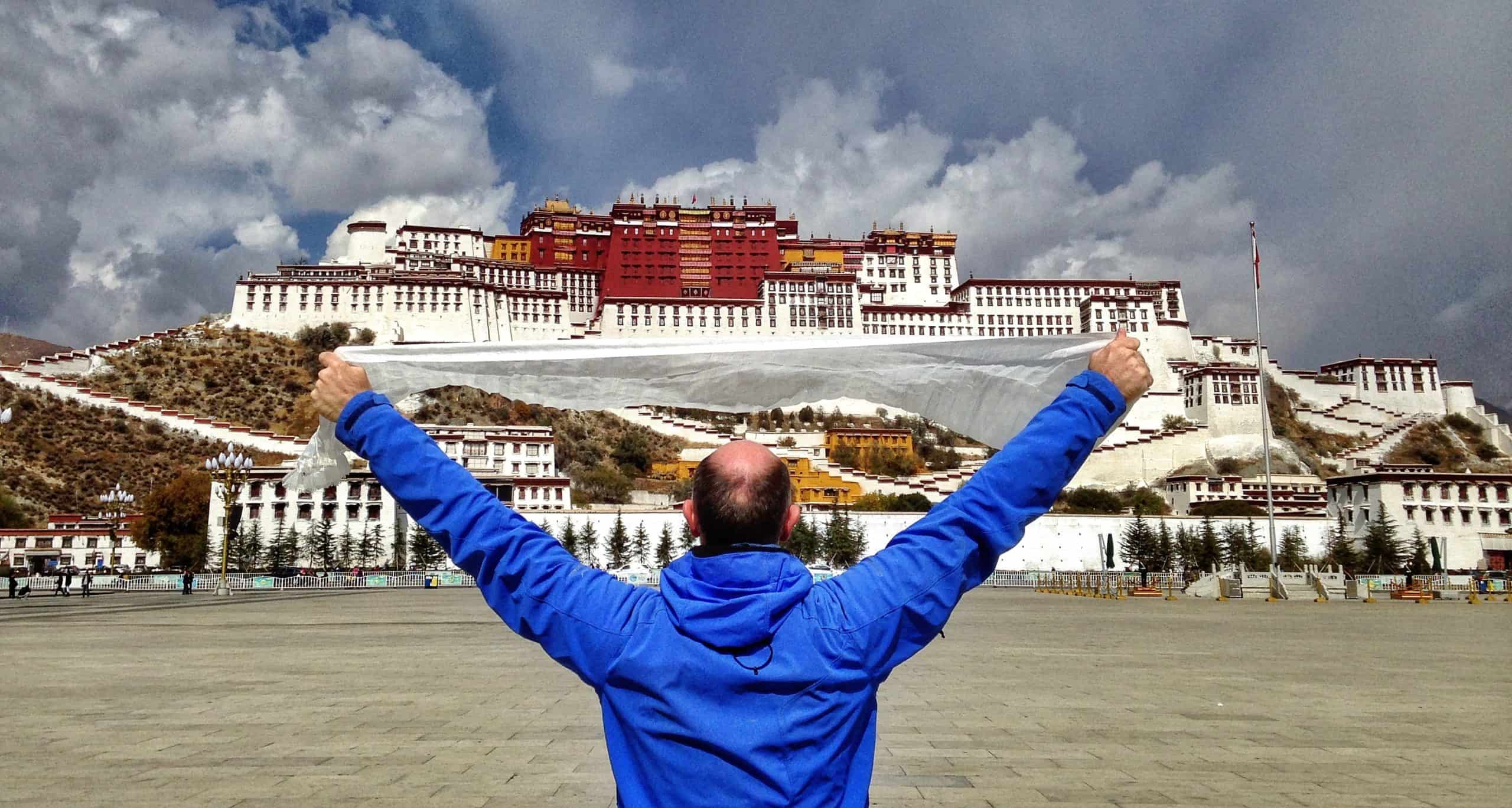 Stephan Meurisch läuft zu Fuß von Deutschland nach Tibet. Sein altes Leben lässt er hinter sich. Über einen, der nicht mehr warten wollte, über sich hinauszuwachsen.