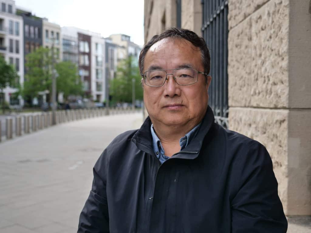 Der tibetische Soziologe Dr. Gyal Lo hat das Ausmaß chinesischer Zwangsinternate in Tibet enthüllt. Er berichtet vom systematischen kulturellen Genozid gegen die Tibeter.