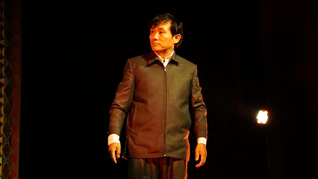 Lhakpa Tsering ist Schauspieler und Tibet-Aktivist. Er will mit Theater die tibetische Kultur bewahren und politische Anliegen der Exil-Tibeter zeigen.