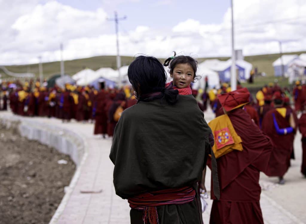Spätestens seit der Verleihung des Friedensnobelpreises an den Dalai Lama werden Tibeter in ihrem Handeln fast automatisch mit Gewaltlosigkeit assoziiert. Gewaltlosigkeit ist jedoch keine statische Eigenschaft.